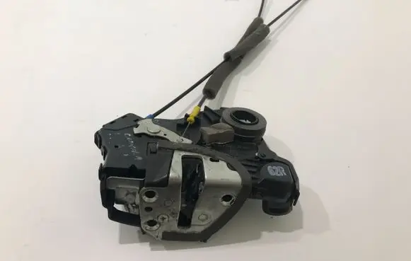 Toyota Corolla Verso E121 Rear door lock PBTABSGF15