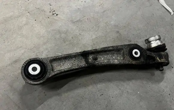 Porsche Cayenne (9Y0 9Y3) Front lower control arm/wishbone 4M0407156E