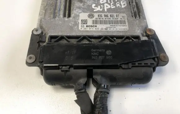 Skoda Octavia Mk2 (1Z) Engine control unit/module 03G906021QT