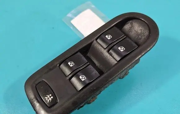 Renault Megane II Electric window control switch 156018070 IMPRK1596870