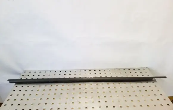 Nissan Note (E11) Front door glass trim molding