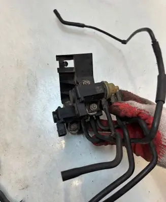Skoda Rapid (NH) Valve vacuum 04b131051p