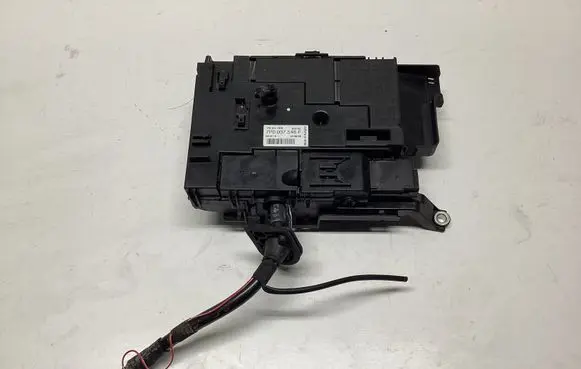Volkswagen Touareg II Fuse module 7P0937548F