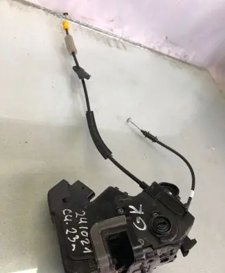 Citroen C4 III e-C4 Rear door lock 9832797580