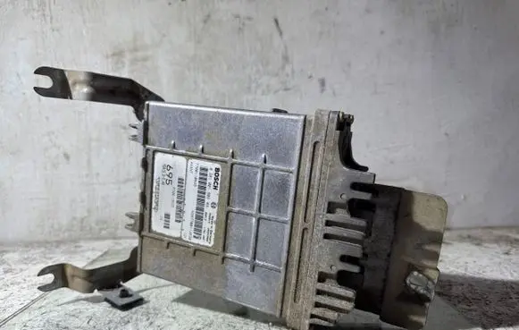 Volvo S40, V40 Engine control unit/module 0281001906 7700110648 P30613695