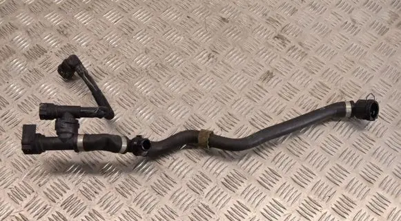 BMW 5 G30 G31 Engine coolant pipe/hose 8602647