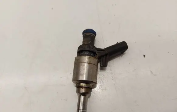 Audi A3 S3 8P Fuel injector 06H906036B
