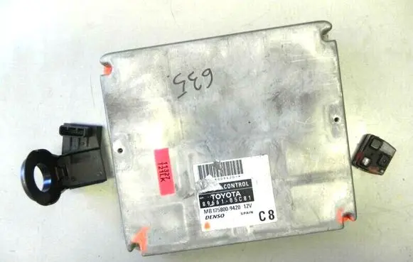 Toyota Avensis T250 Engine control unit/module 8966105C81 9978305010