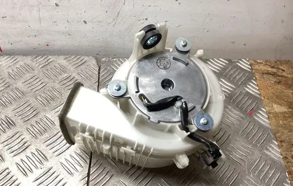 Lexus NX Hybrid/electric vehicle battery fan 