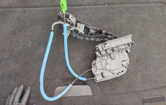 BMW X6 F16 Front door lock 19864010 7473160