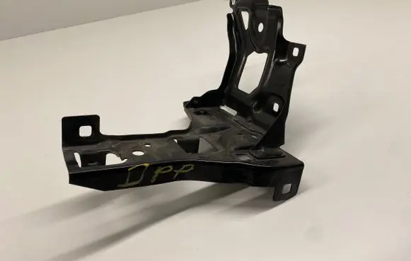 BMW 2 F45 Headlight/headlamp mounting bracket 7302532