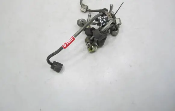 Volkswagen Golf VII Fuel injector supply line/pipe 