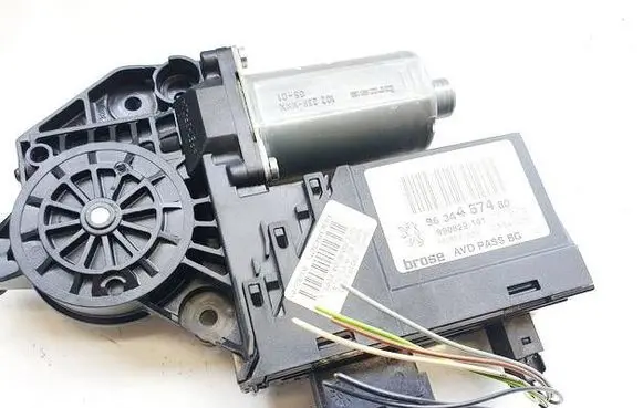 Peugeot 307 Front door window regulator motor 9634457480