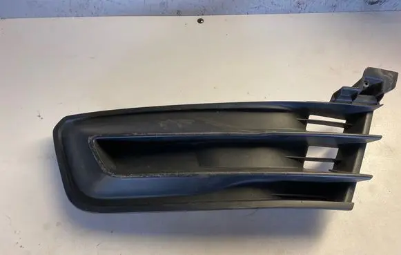 Renault Captur Front bumper lower grill 263362112r