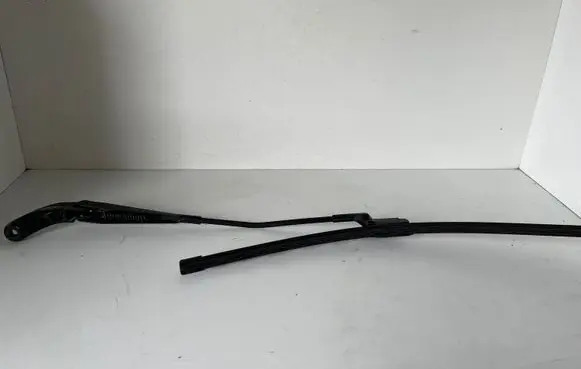 Front wiper blade arm