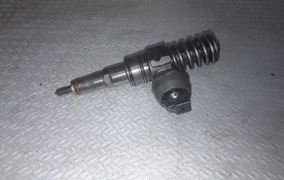 Skoda Octavia Mk2 (1Z) Fuel injector 038130073AG