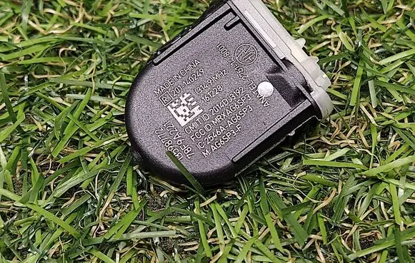 Buick Encore I Tire pressure sensor 13598772