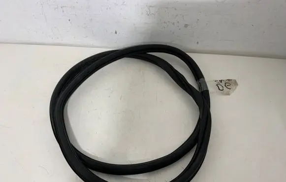 Rear door rubber seal (on body)