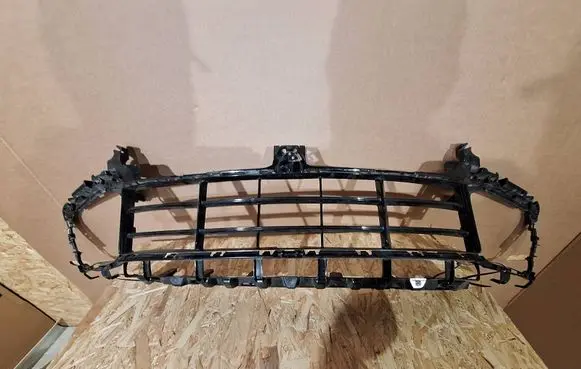 Porsche Macan (95B) Front bumper upper radiator grill