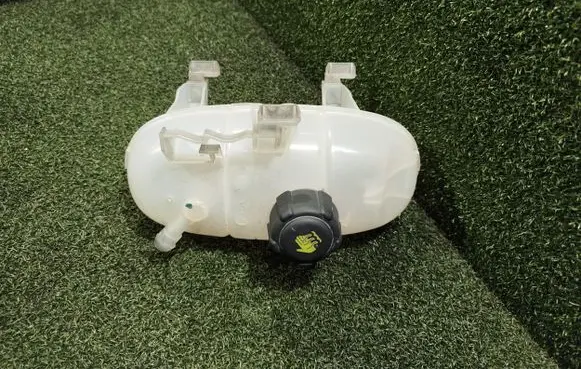 Nissan NV300 Coolant expansion tank/reservoir 217101893R