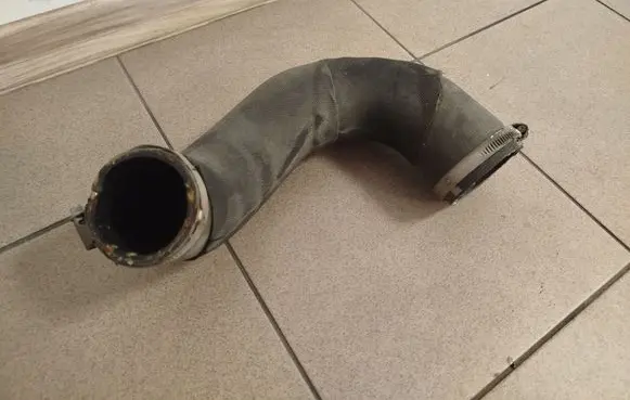 Intercooler hose/pipe