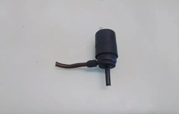 Volkswagen PASSAT B2 Windscreen/windshield washer pump