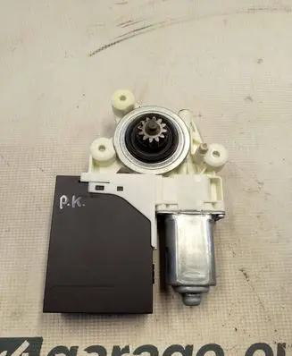 Volvo V50 Front door window regulator motor 30737675 992751108 230538140940