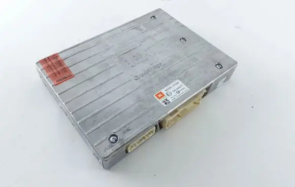 Toyota Prius+ (ZVW40) Sound amplifier 8628047090