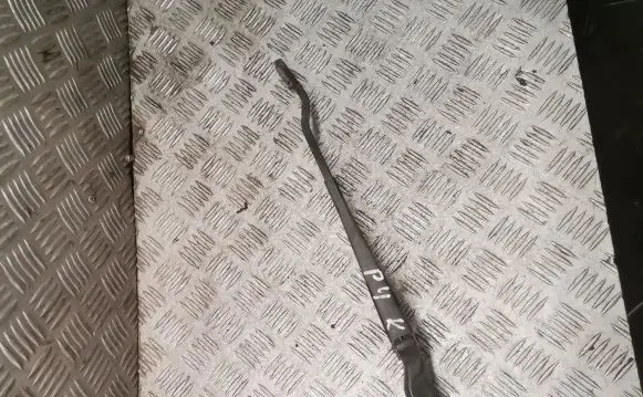 Volkswagen PASSAT B4 Front wiper blade arm 3a1955409a