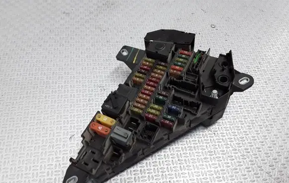 BMW 5 E60 E61 Fuse module 690655805