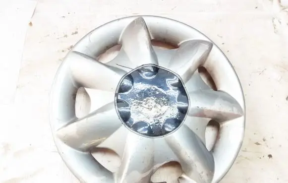 Mitsubishi Colt R13 wheel hub/cap/trim MZ311424
