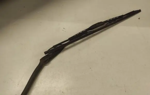 Saab 9-5 Windshield/front glass wiper blade 
