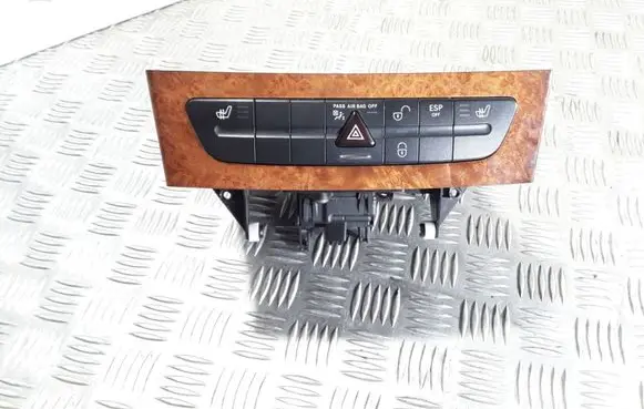 Mercedes-Benz E W211 Other dashboard part A2116800552