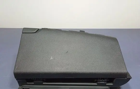 Glove box