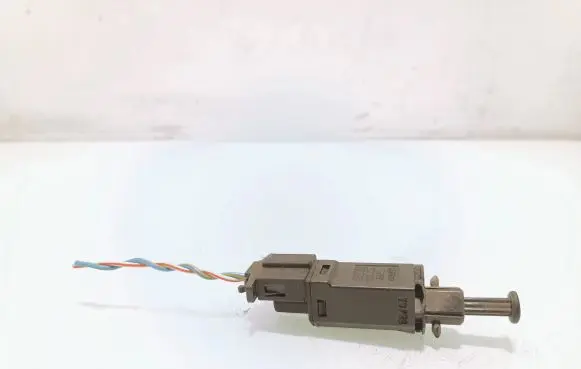 Volkswagen Golf IV Clutch pedal sensor 927189D