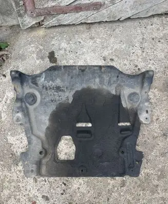 Volvo XC70 Engine splash shield/under tray