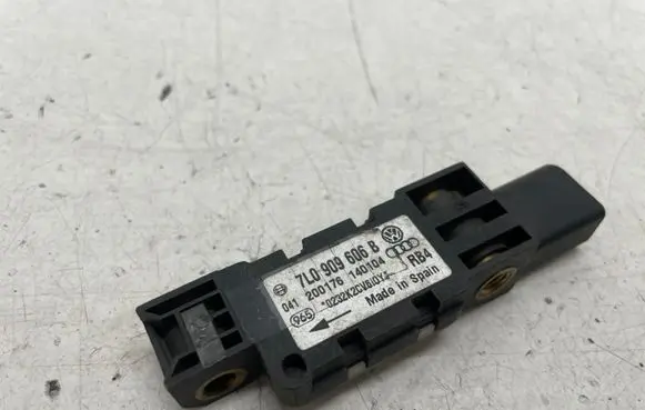 Audi A6 S6 C6 4F Airbag deployment crash/impact sensor 7L0909606B