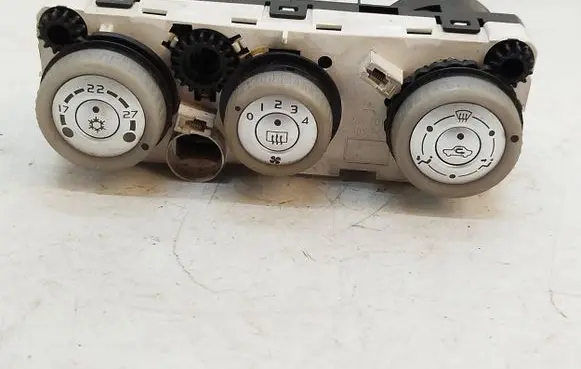 Mitsubishi Colt Climate control unit P7820A221Y 69660063 TMN08010721AA