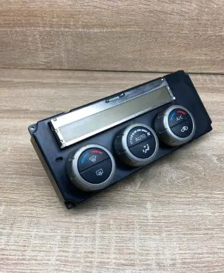 Nissan Navara Climate control unit 27500EB51A 09012005 WithPlug