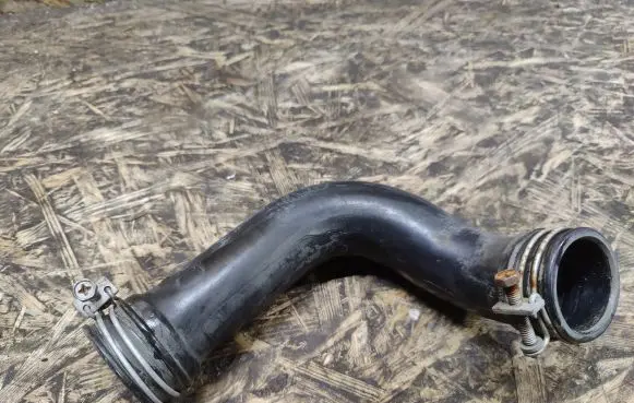 Nissan 240ZX, 280ZX, 300ZX Air intake duct part