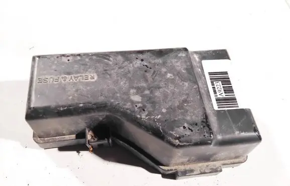 Toyota RAV 4 (XA20) Fuse box cover 8267242070 82672-42070