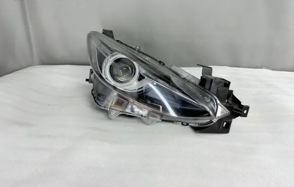 Mazda 3 III Headlight/headlamp BHR251030