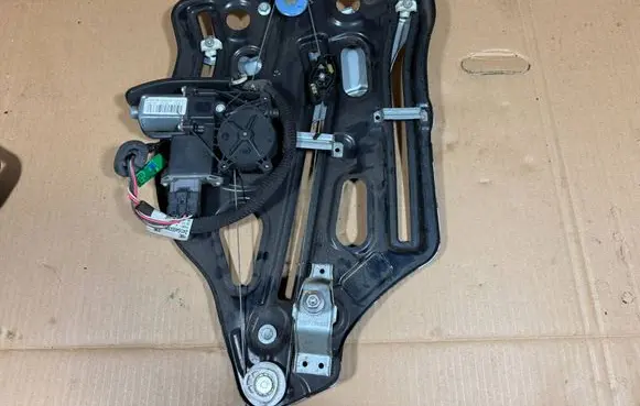 Renault Megane III Rear window lifting mechanism without motor 827210018R 918371101