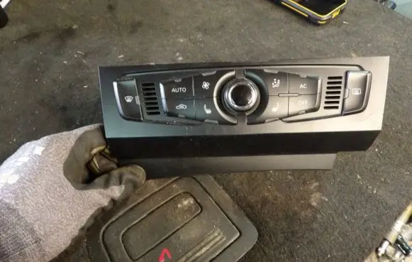Audi A4 S4 B8 8K Climate control unit 8T1820043AH