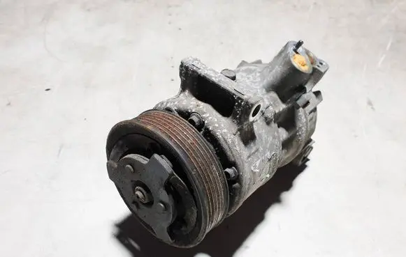 Volkswagen PASSAT B7 Air conditioning (A/C) compressor (pump) 5N0820803C