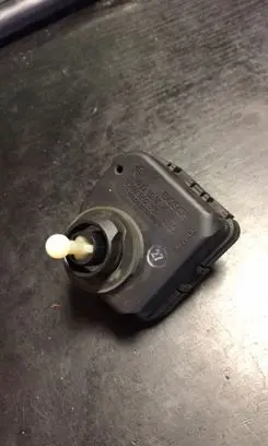 Opel Vectra B Headlight level adjustment motor 0307852335