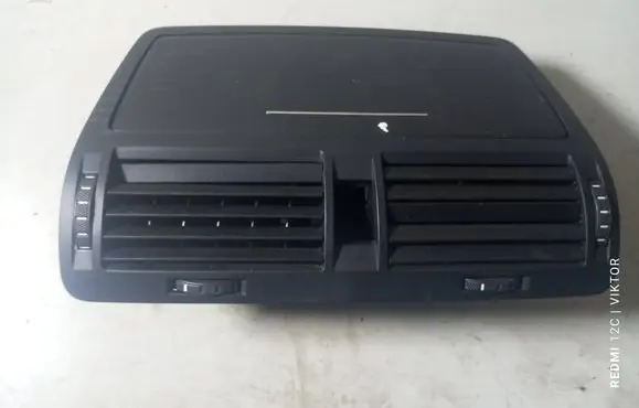 Skoda Octavia Mk2 (1Z) Dash center air vent grill 1Z0820951