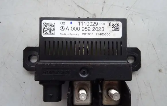 Mercedes-Benz C W204 Battery relay fuse 0009822023 A0009822023