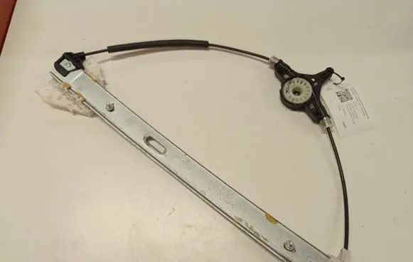 Mazda 3 II Front window lifting mechanism without motor