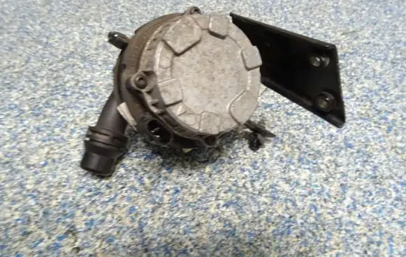 Mercedes-Benz GLC X253 C253 Electric auxiliary coolant/water pump A0005002680